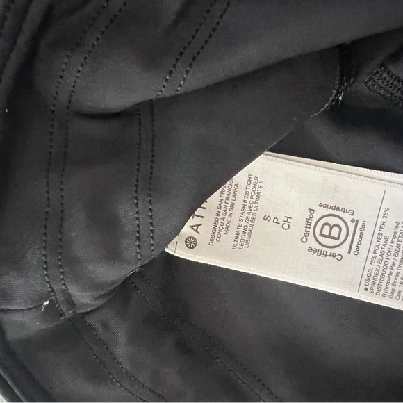 *Like New* Athleta Ultimate Stash II 7/8 Tight Black Leggings - Picture 6 of 6